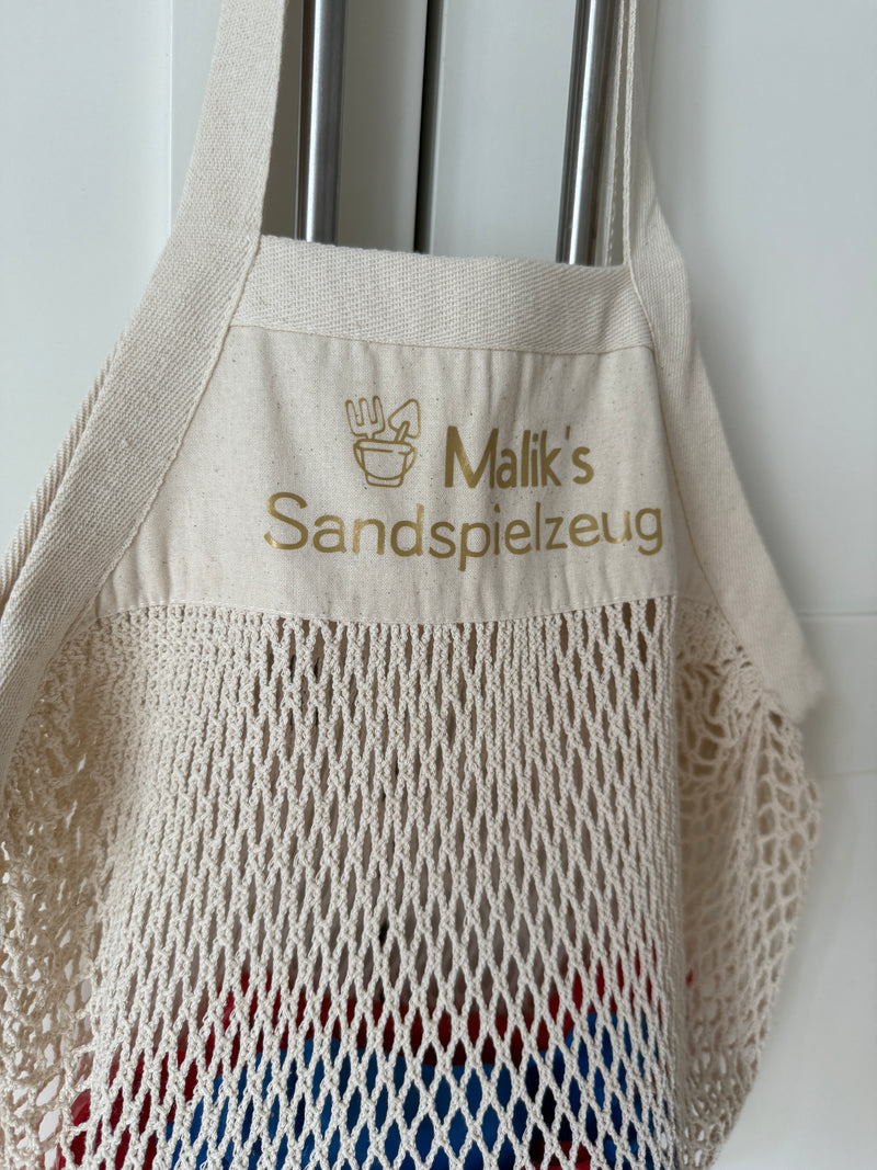 Personalisierte Netztasche mit dem Namen Sandspielzeug aus 100% Bio-Baumwolle für den Strand.