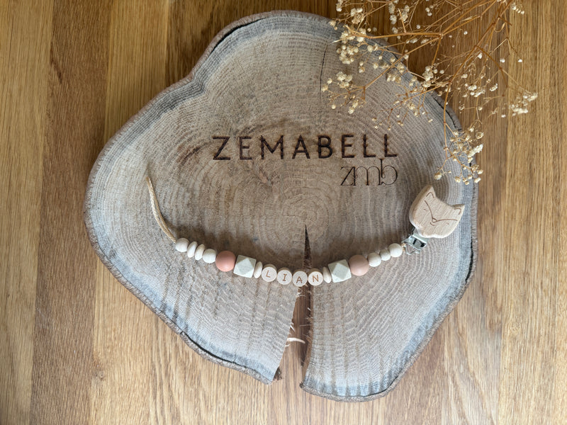 Personalisierbare Schnullerkette mit Fuchs, handgefertigt für Babys als Geschenk zur Geburt.