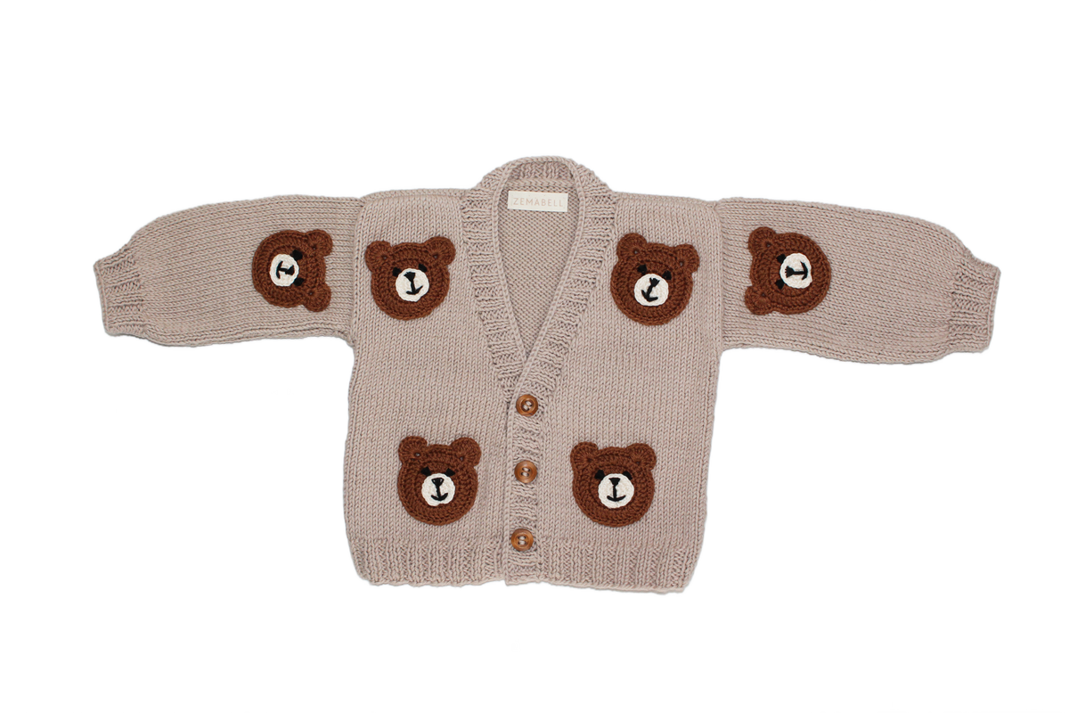 Premium Strickjacke "Ted" mit Bären-Stickerei