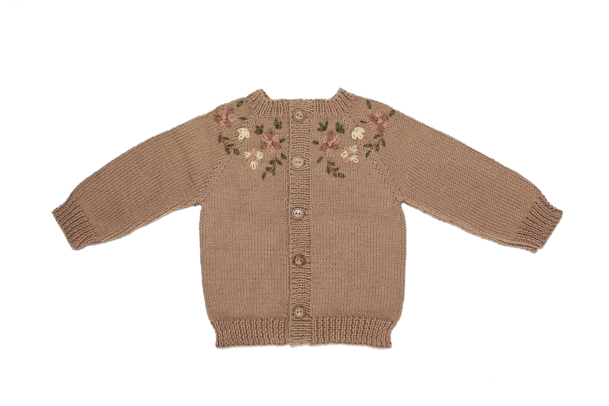 Premium Strickjacke "Spring" mit Stickerei