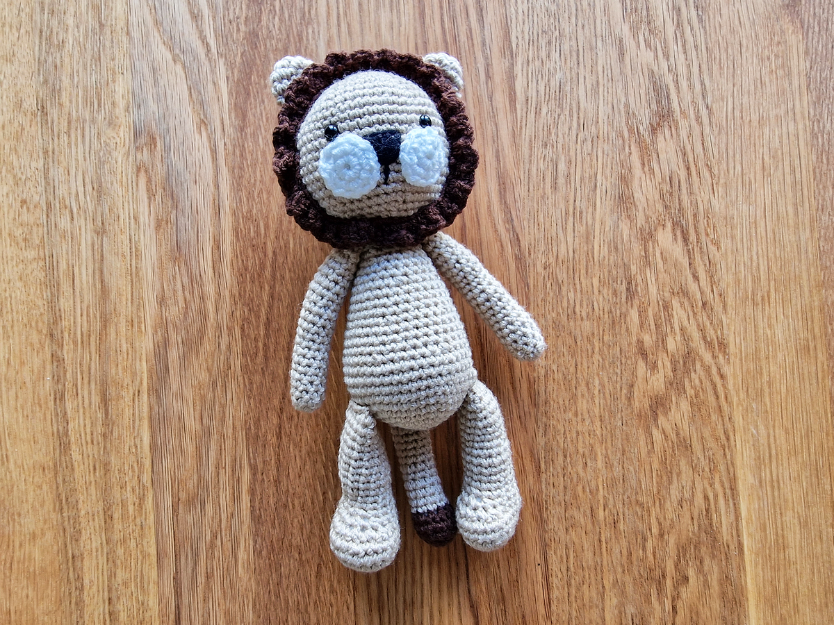 Peluche all'uncinetto "LEO"